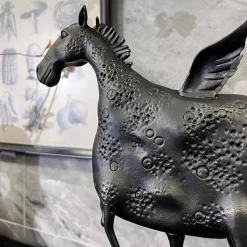 Creative Simple Modern Metal Pegasus Statue - Image 4