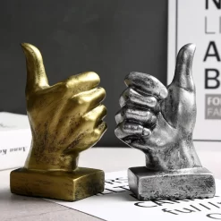 Retro American Resin Gesture Finger Model Statue - Image 4