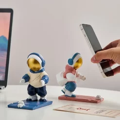 Art Astronaut Figurines - Image 3