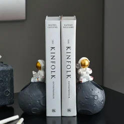 Astronaut Book End Ornament Nordic - Image 3
